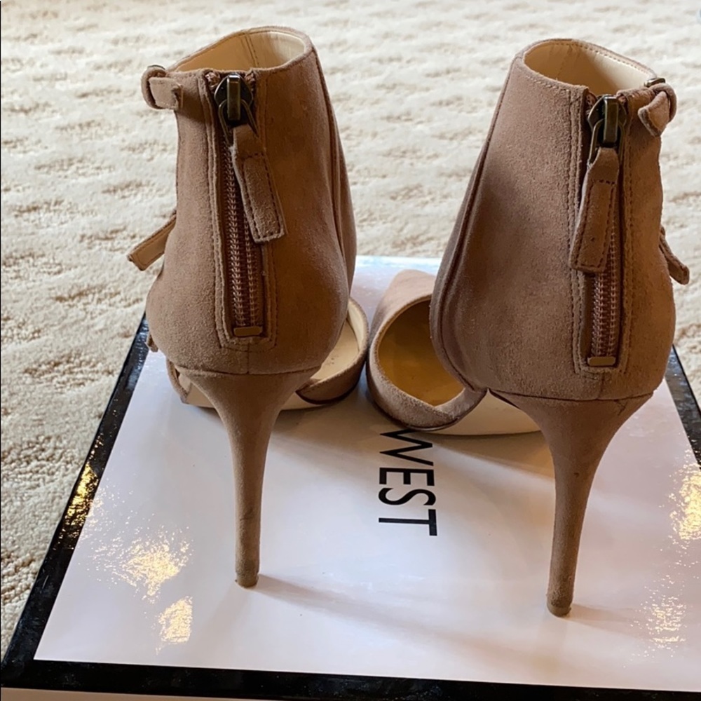 FINAL PRICE REDUCTION Nine West beige suede heels - Picture 4 of 9